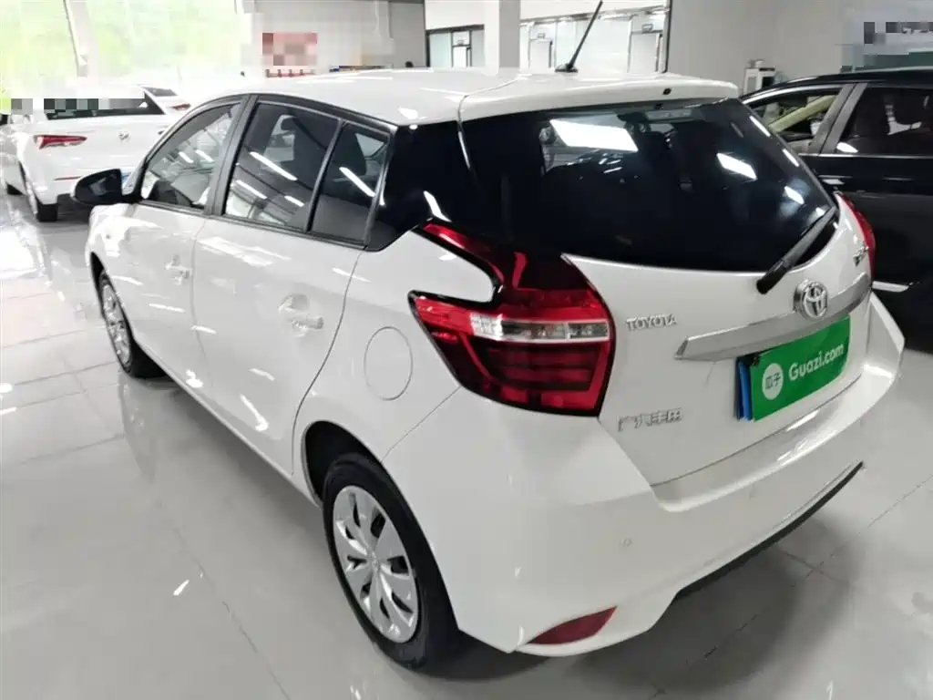 Toyota Yaris L 2021 — фото 5