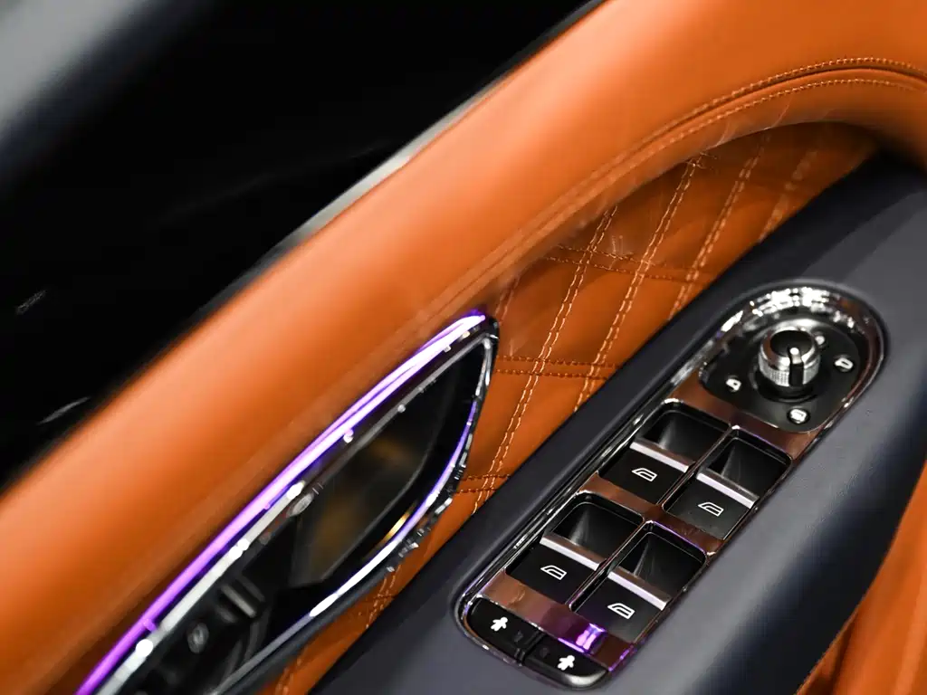 Bentley Bentayga 2021 — фото 10