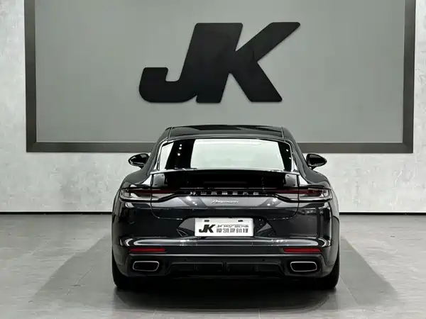 Porsche Panamera 2021