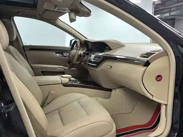 Mercedes-Benz S-Class 2012