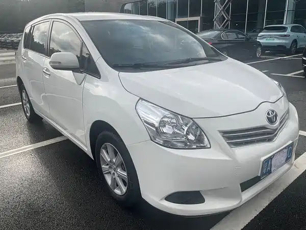 Toyota Yizhi 2012