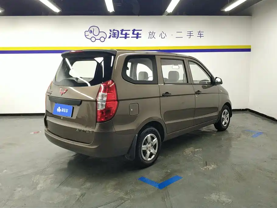 Wuling Hongguang 2017 — фото 3