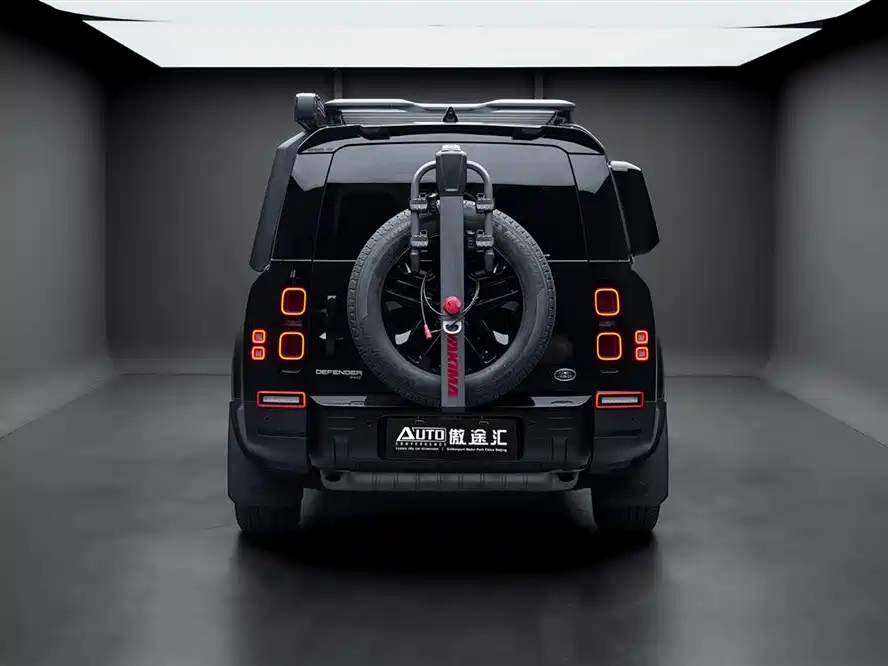 Land Rover Defender 2023 — фото 4