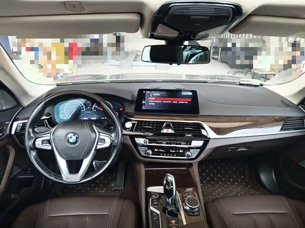 BMW 5 Series 2019 — фото 10