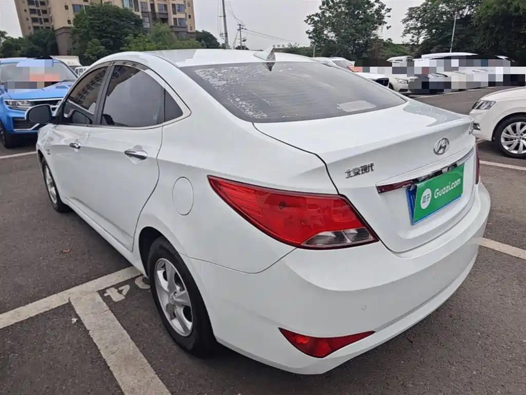 Hyundai Verna 2015 — фото 5