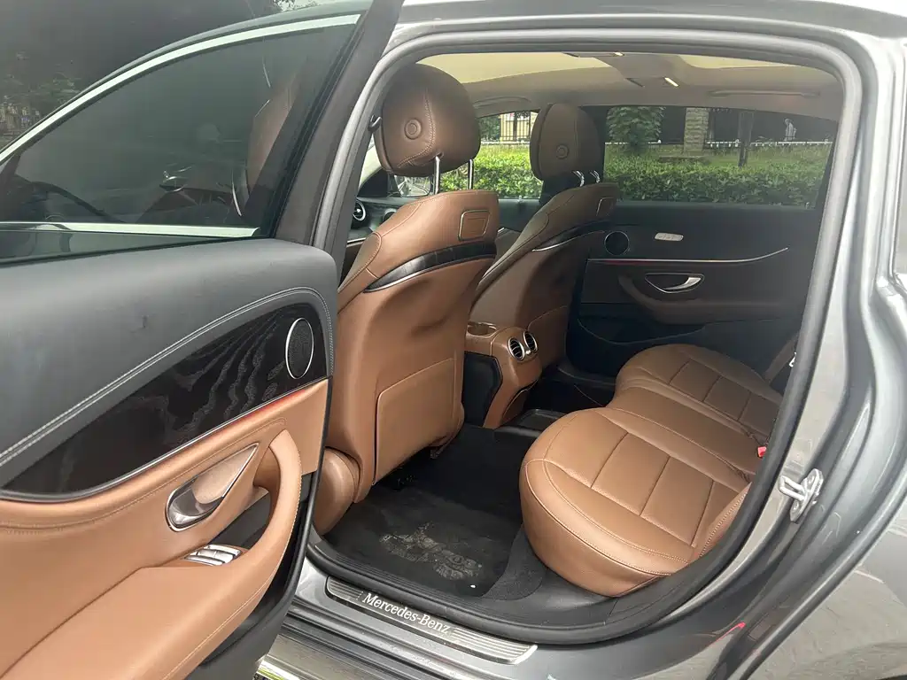 Mercedes-Benz E-Class 2018 — фото 11