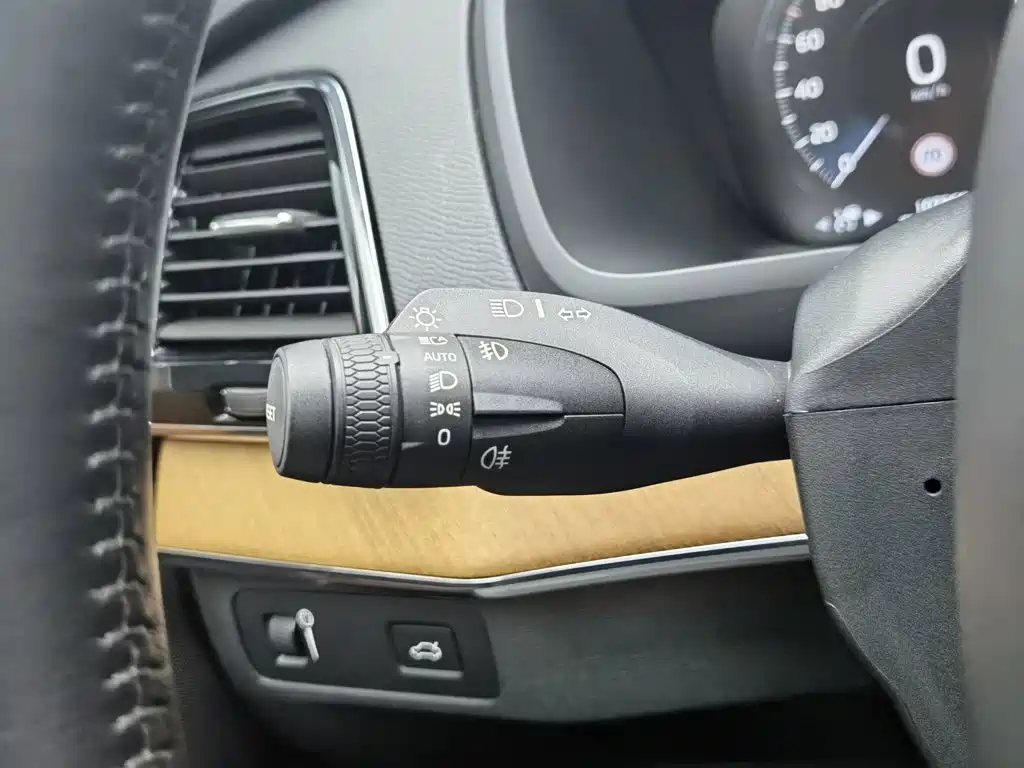 Volvo XC90 2021 — фото 21