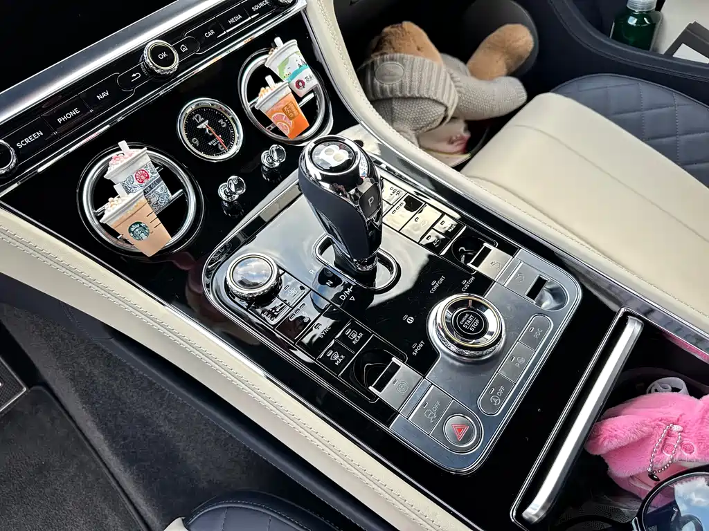 Bentley Continental 2023 — фото 17