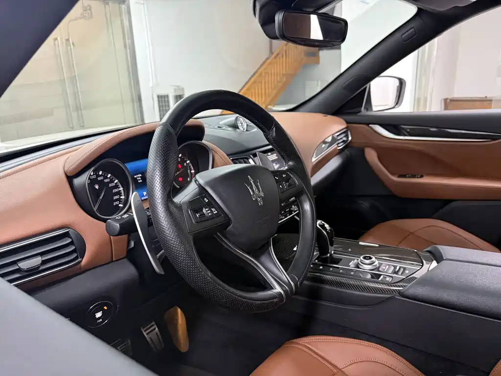 Maserati Levante 2017 — фото 9