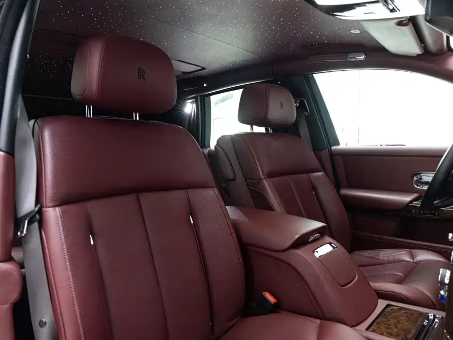 Rolls-Royce Phantom 2019 — фото 18