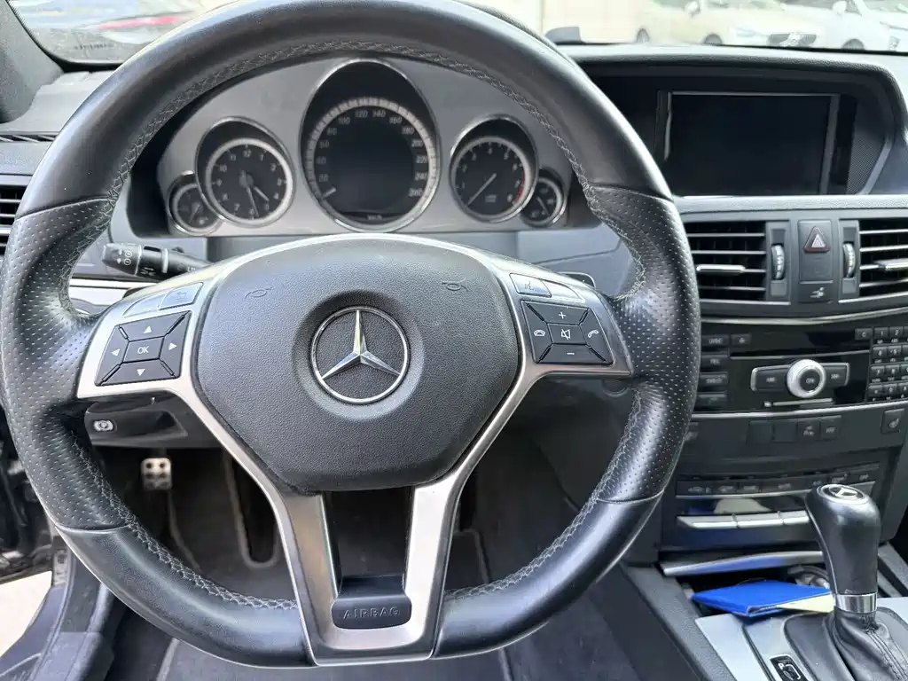 Mercedes-Benz E-Class 2011 — фото 13