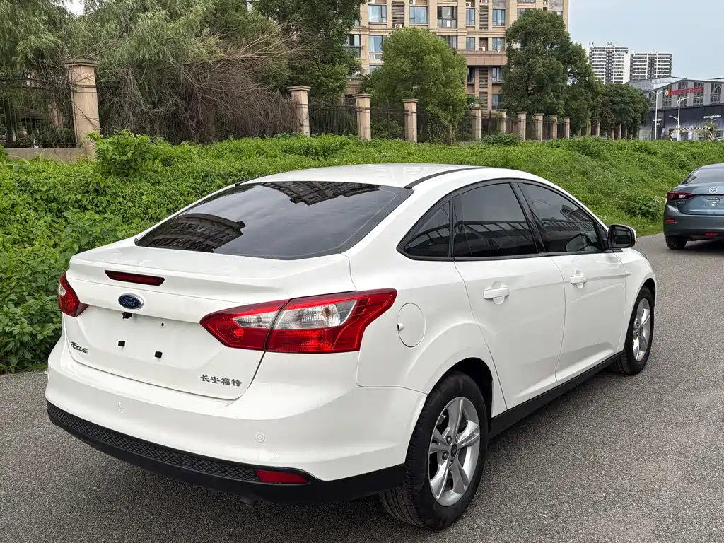Ford Focus 2015 — фото 7