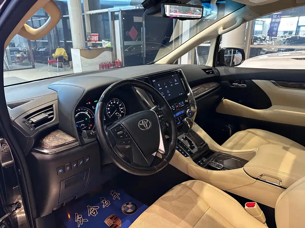 Toyota Vellfire 2022 — фото 15
