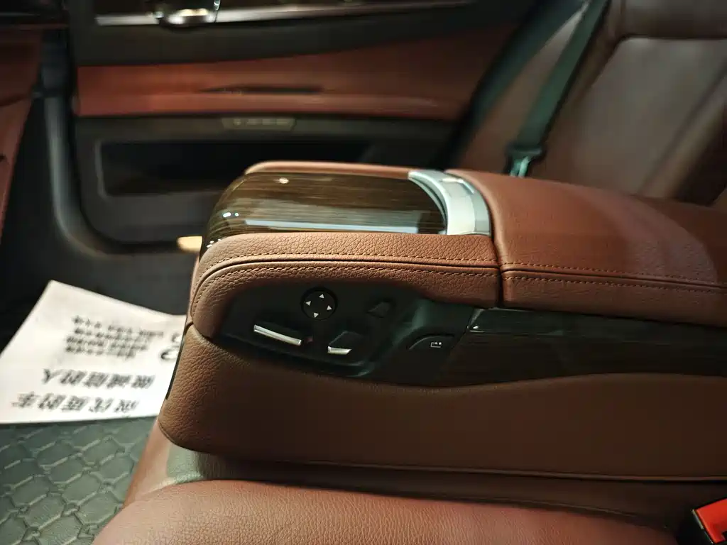 BMW 7 Series 2014 — фото 19