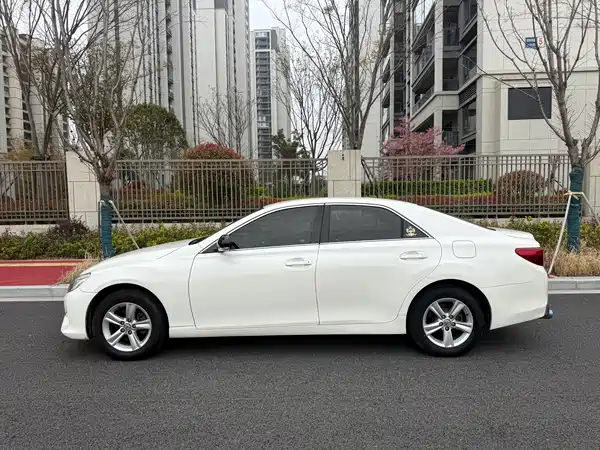 Toyota Reiz 2013