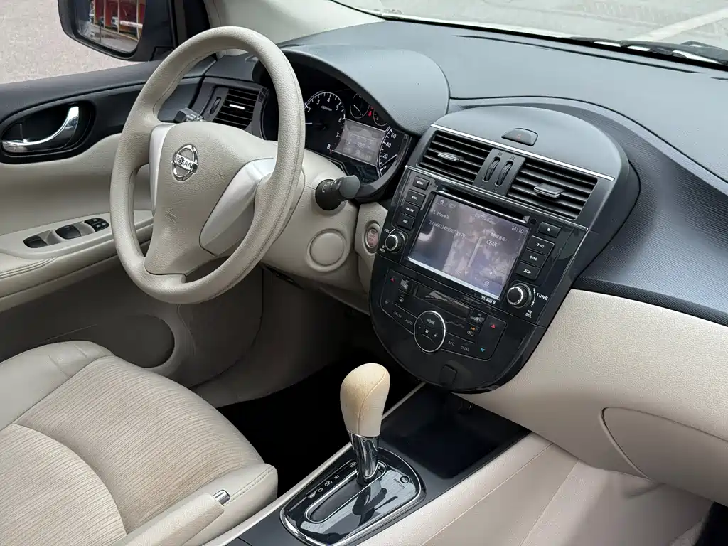 Nissan Tiida 2015 — фото 4