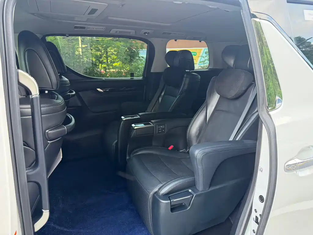 Toyota Vellfire 2023 — фото 10