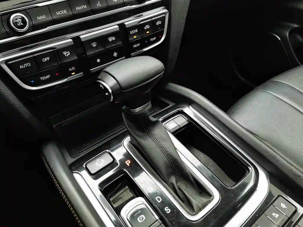 GAC Motor Trumpchi GS8 2018 — фото 13