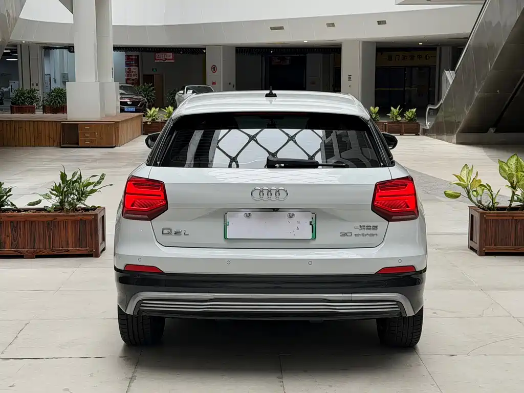 Audi Q2L E-Tron 2021