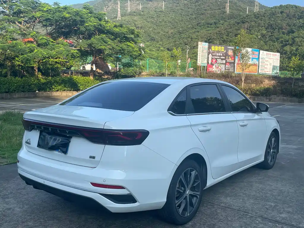Geely Emgrand 2023 — фото 13