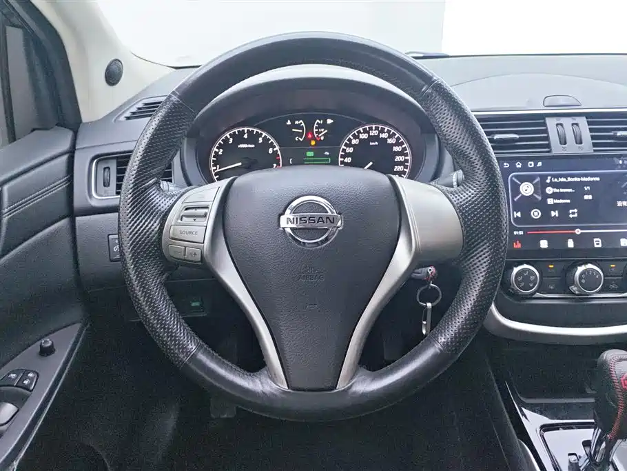 Nissan Tiida 2017 — фото 15