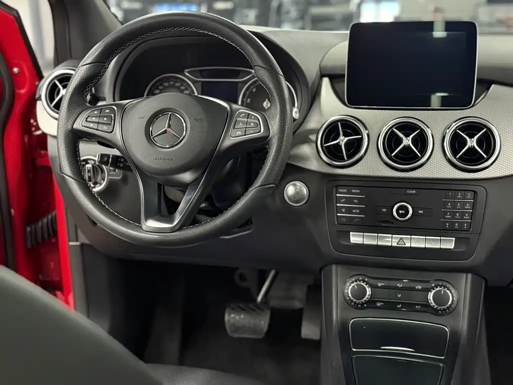 Mercedes-Benz B-Class 2018 — фото 16