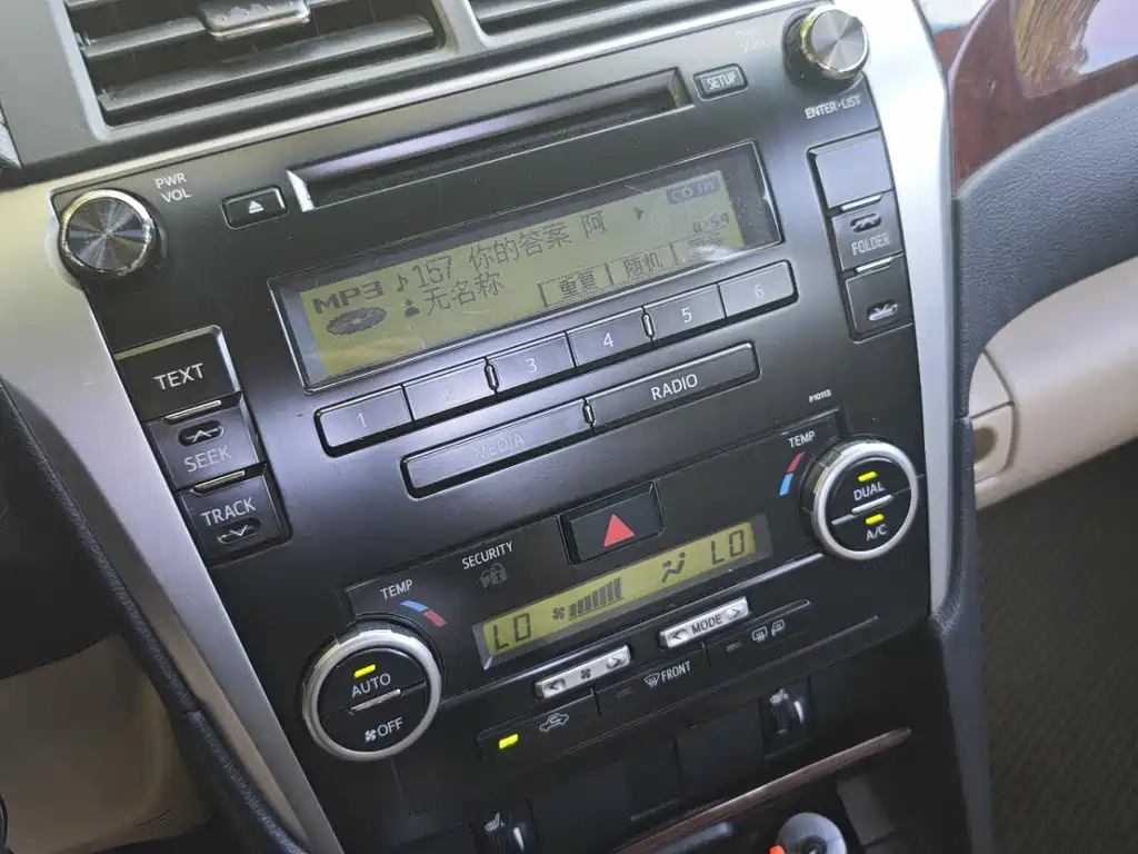 Toyota Camry 2014 — фото 11