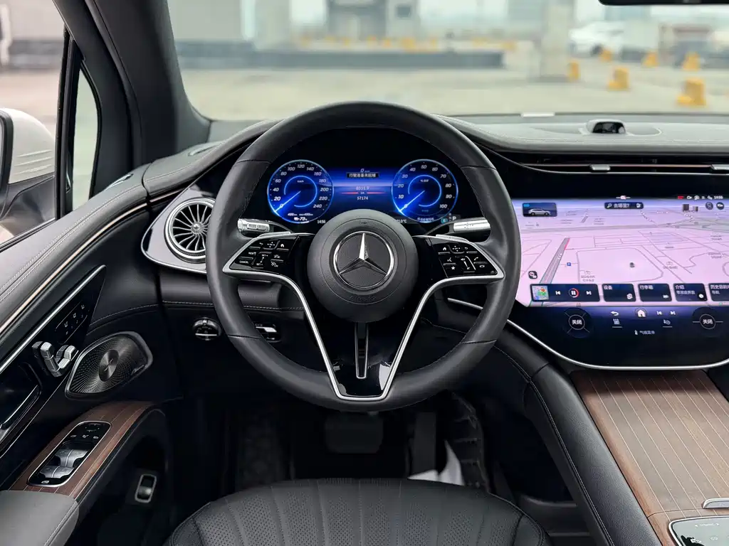 Mercedes-Benz EQS SUV 2023 — фото 9