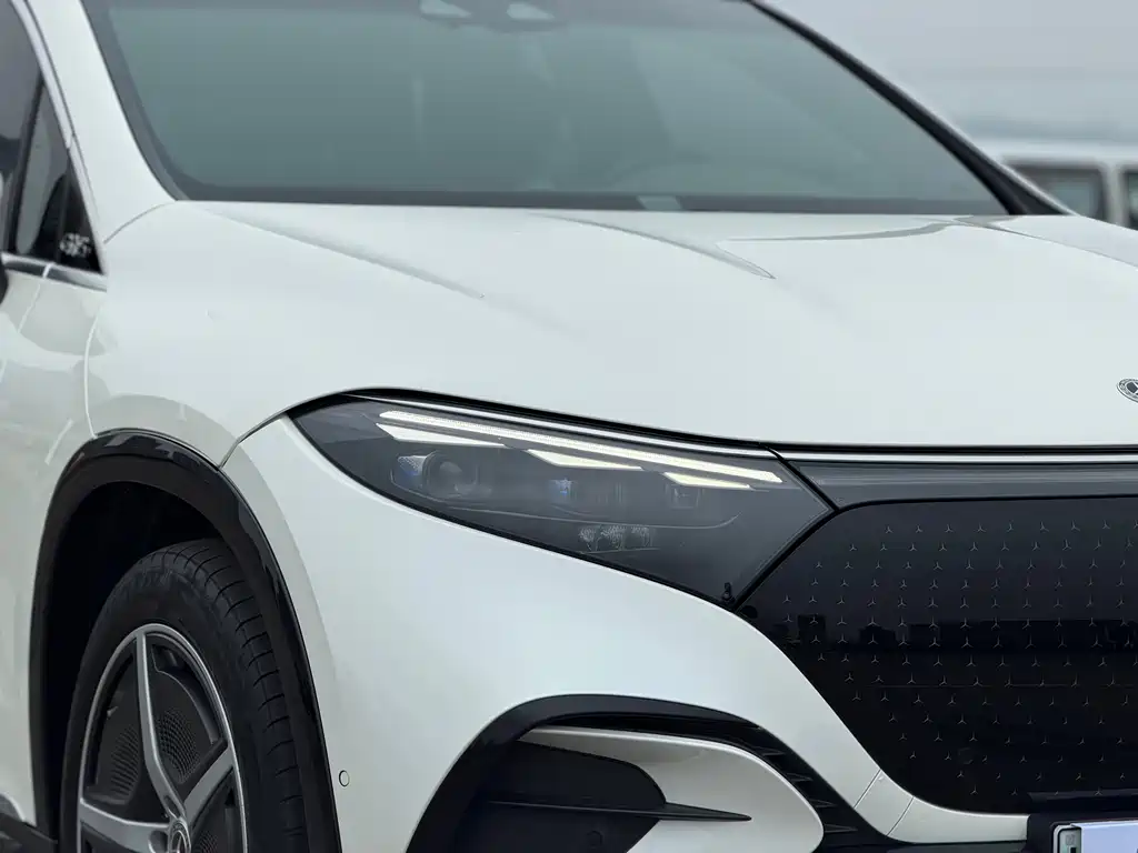 Mercedes-Benz EQS SUV 2023 — фото 31