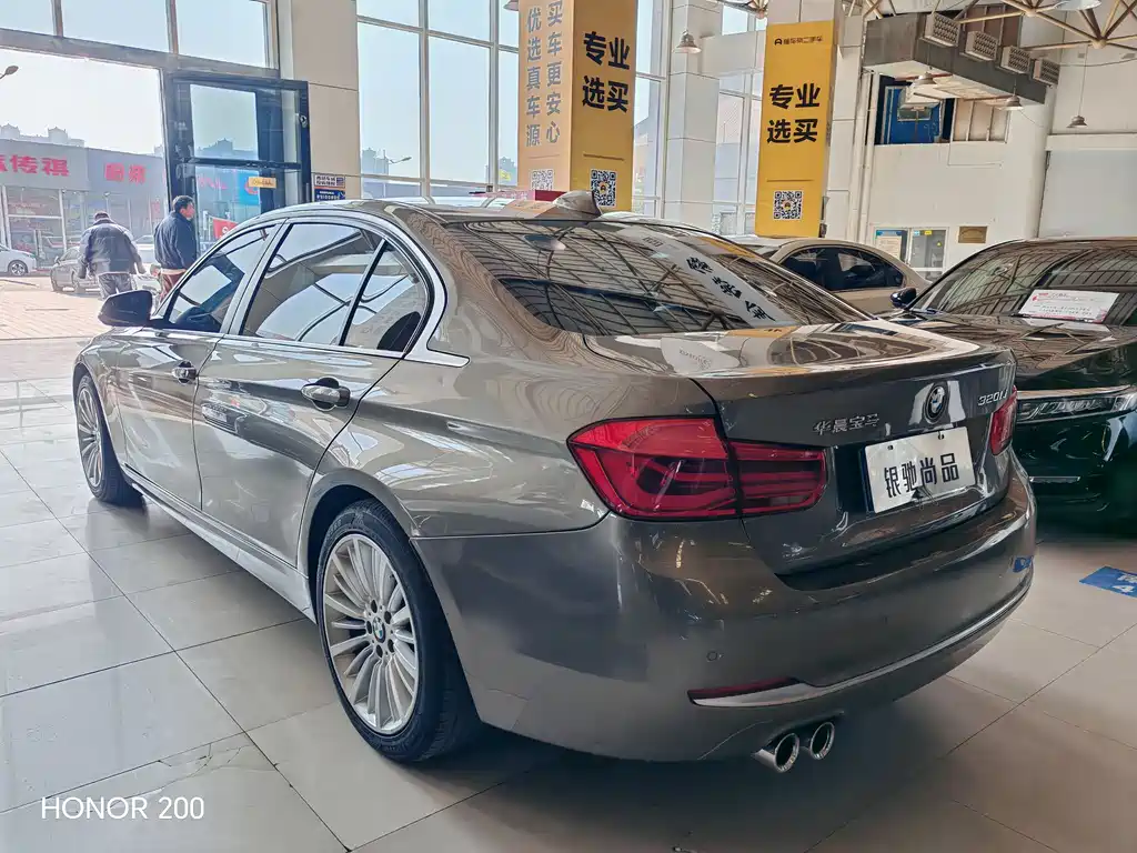 BMW 3 Series 2018 — фото 11