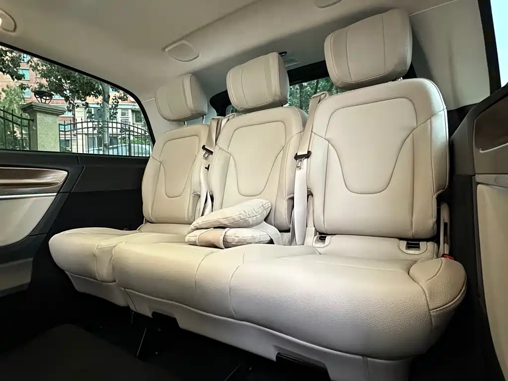 Mercedes-Benz V-Class 2022 — фото 14