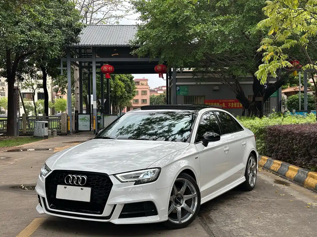 Audi A3 2017 — фото 1