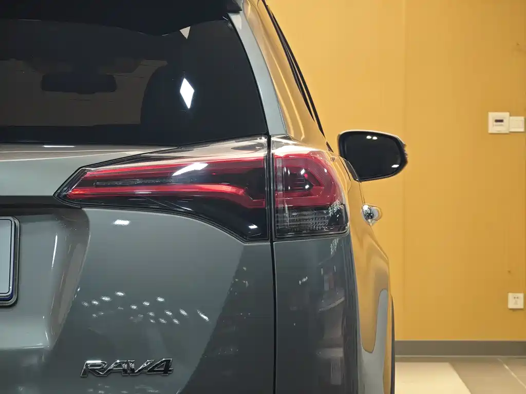 Toyota RAV4 2019 — фото 25