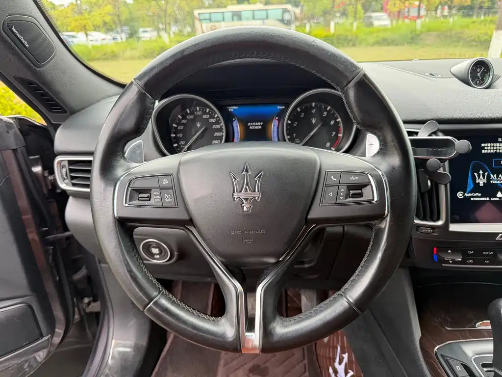 Maserati Levante 2018 — фото 14