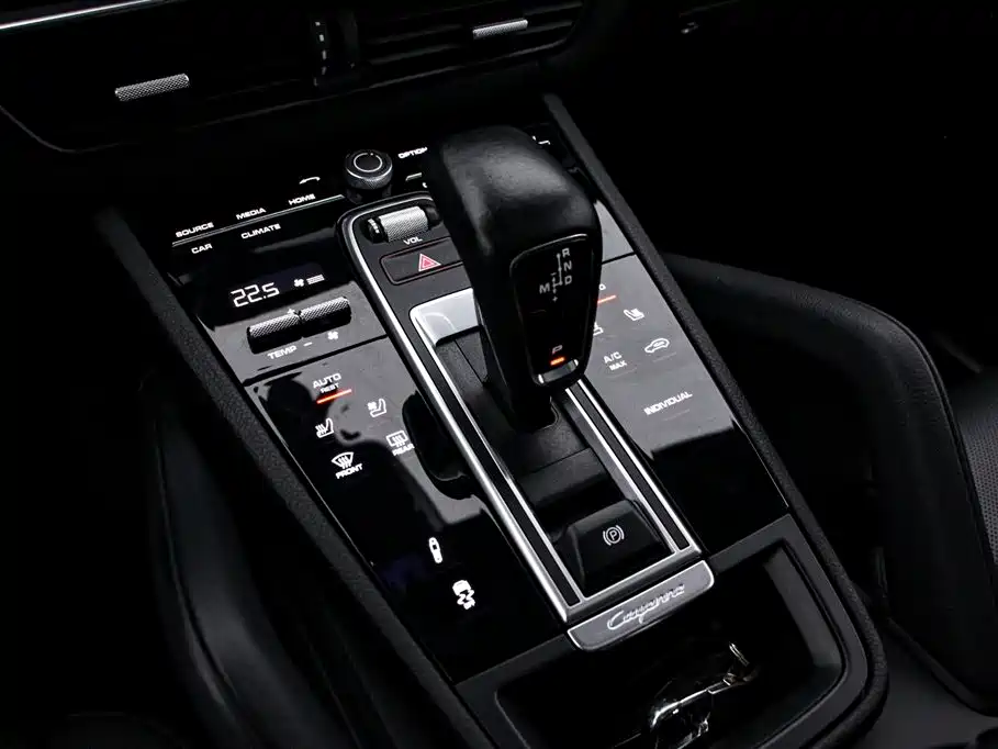 Porsche Cayenne Hybrid 2023 — фото 9