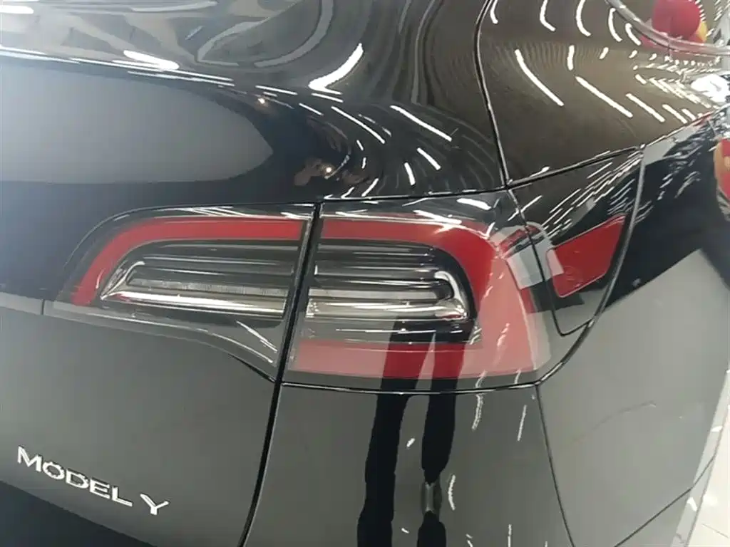 Tesla Model Y 2023 — фото 8