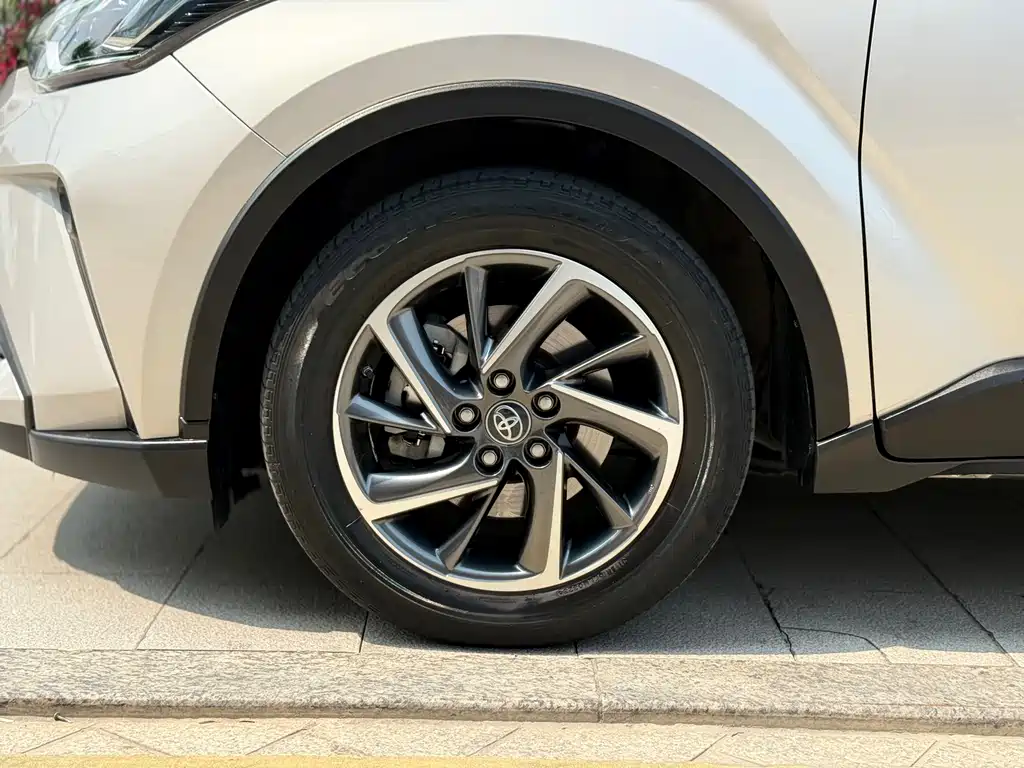 Toyota C-HR 2022 — фото 8