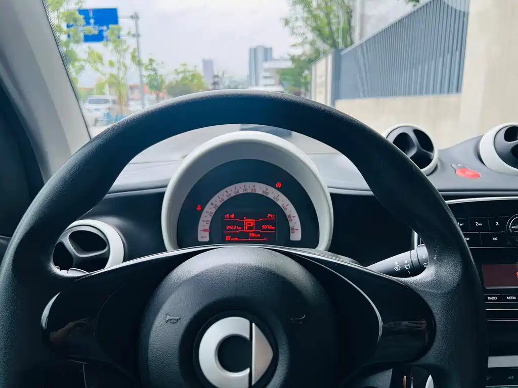 smart fortwo 2018 — фото 9