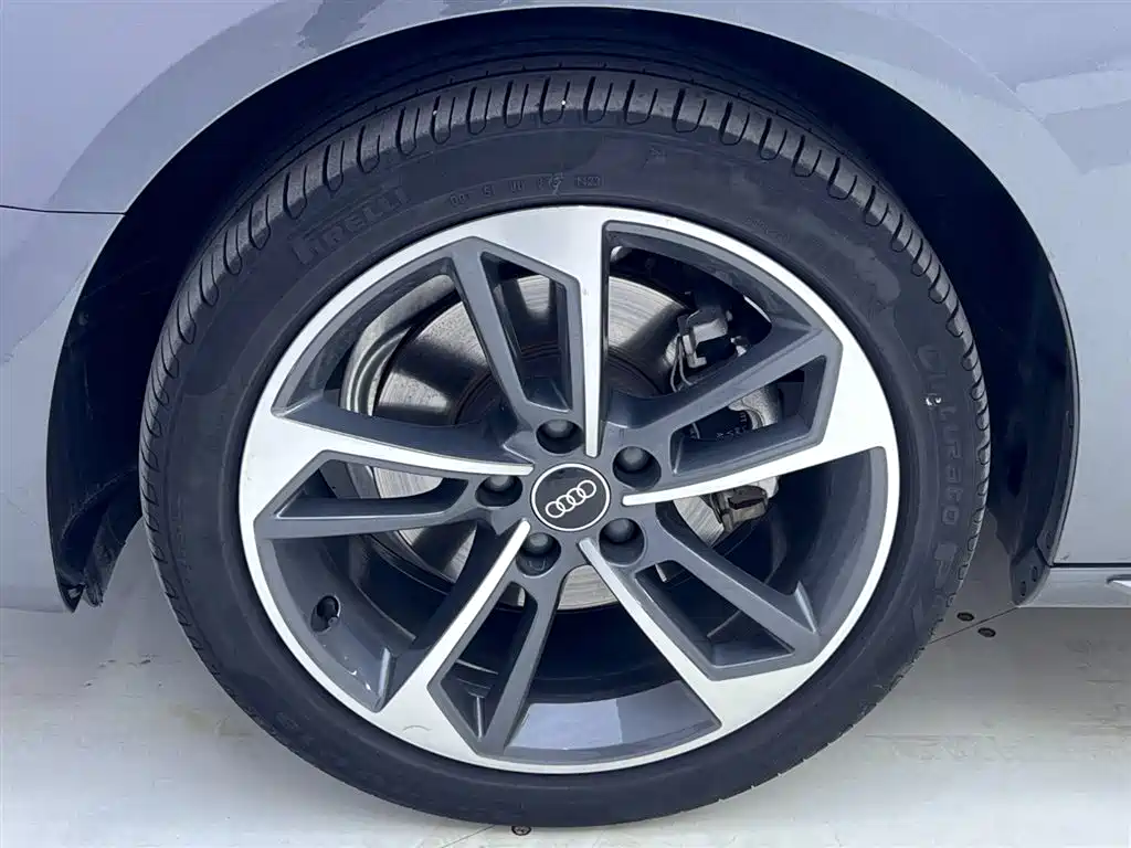 Audi A4L 2023 — фото 11