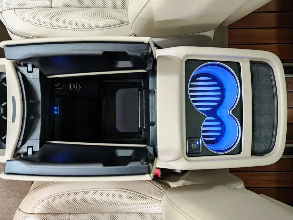 Mercedes-Benz V-Class 2019 — фото 17