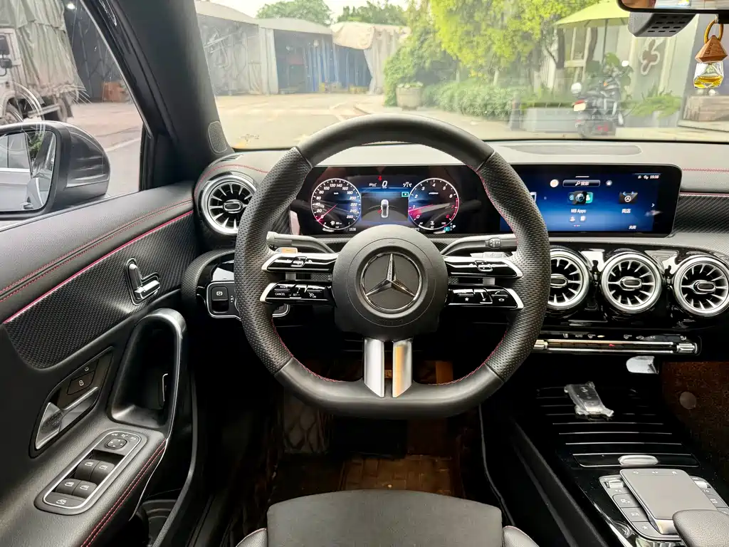 Mercedes-Benz A-Class 2024 — фото 10