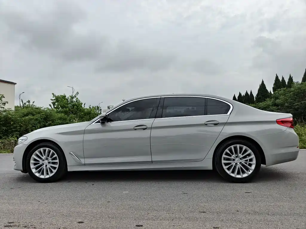 BMW 5 Series 2018 — фото 3