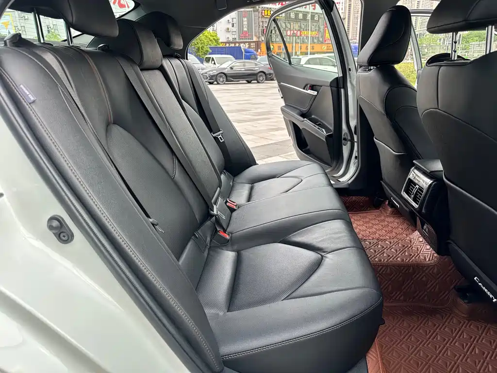 Toyota Camry 2020 — фото 12