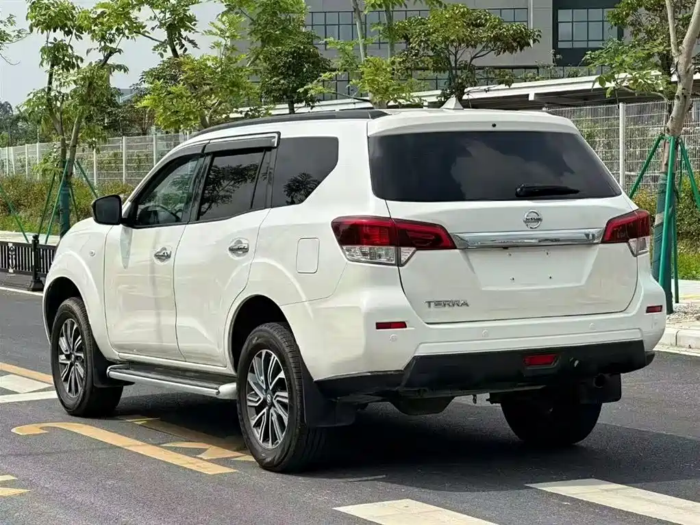 Nissan Terra 2019 — фото 9