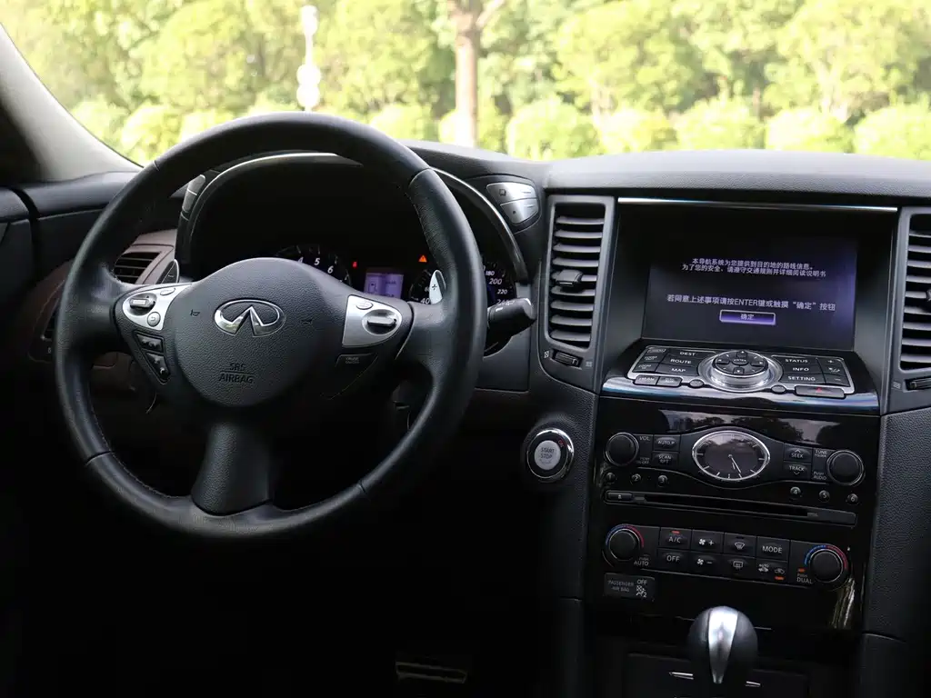 Infiniti QX70 2014 — фото 15