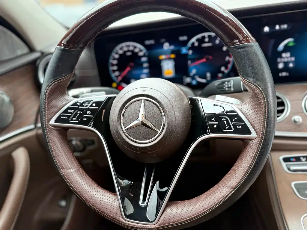 Mercedes-Benz E-Class 2022 — фото 15