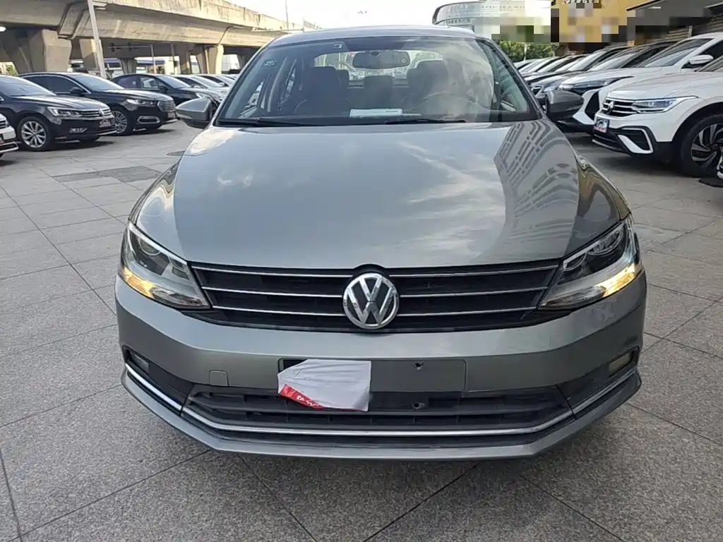 Volkswagen Sagitar 2016