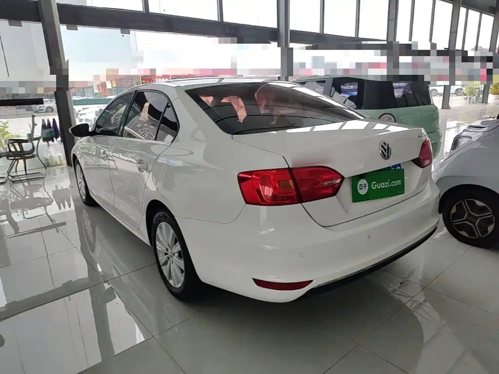 Volkswagen Sagitar 2015