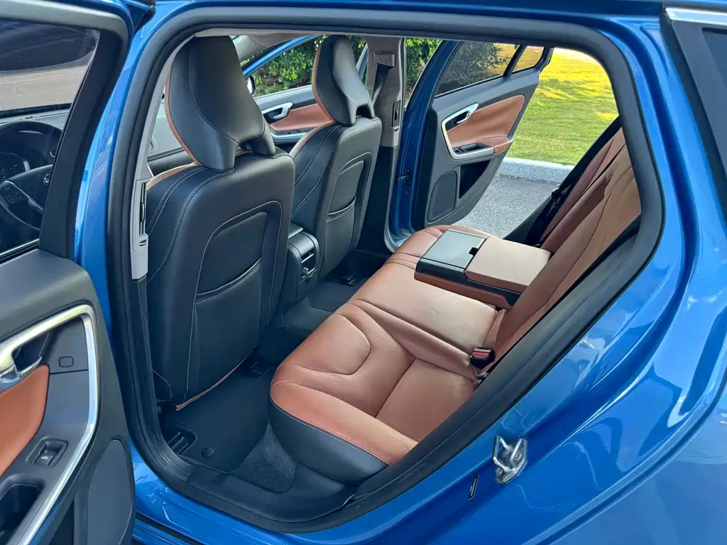 Volvo V60 2016 — фото 19