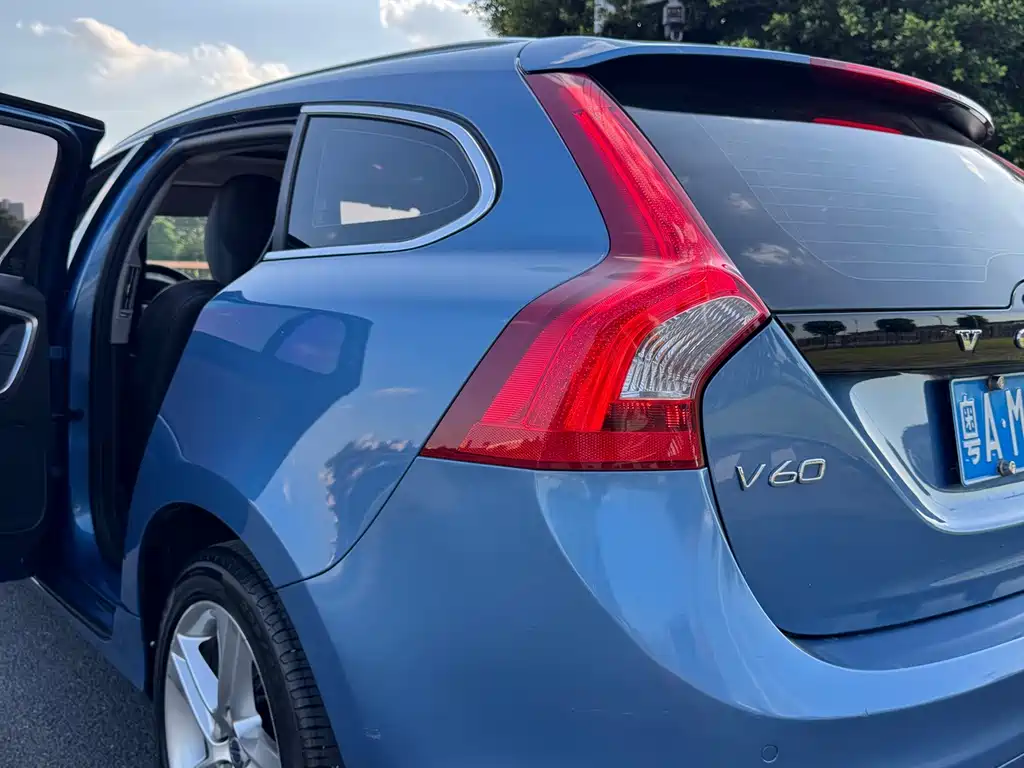 Volvo V60 2016 — фото 26